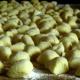 Gnocchi di patate crude alla pancetta tostata e grattata di ricotta affumicata